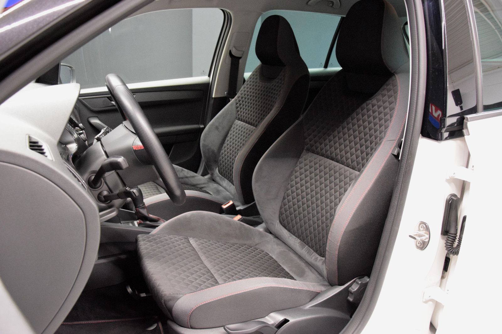 Fahrzeugabbildung SKODA Fabia R5 DSG Kamera Navi Klima ACC Shz PDC
