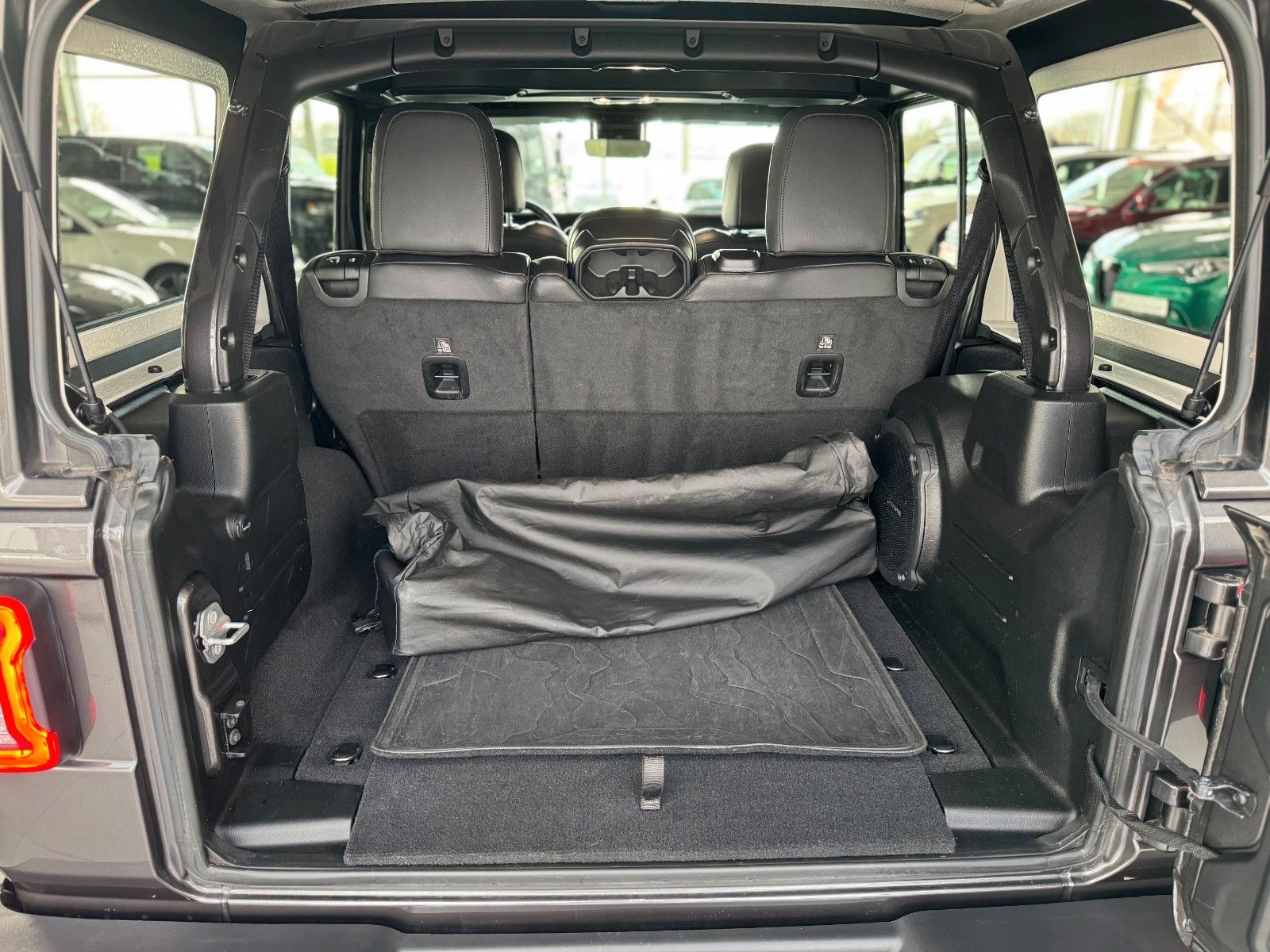 Fahrzeugabbildung Jeep Wrangler Unlimited 2.0 T-GDI Sahara "Di.-Sperre"