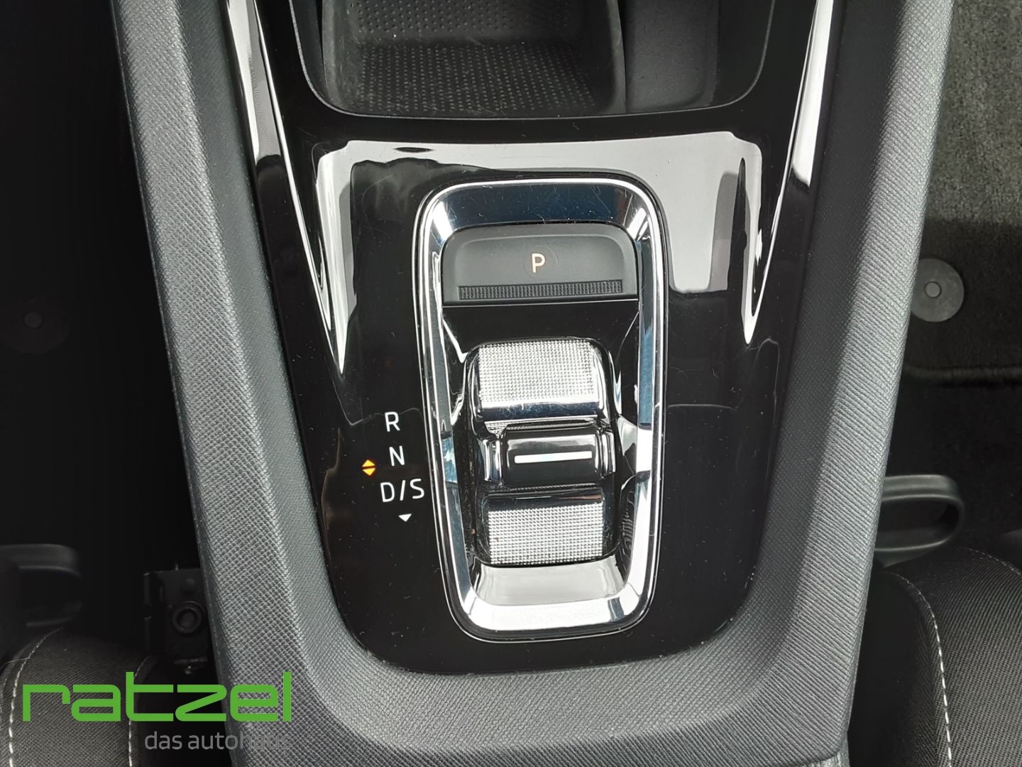 Fahrzeugabbildung SKODA Octavia Combi 2.0 TDI Clever AHK-klappbar LED Sp