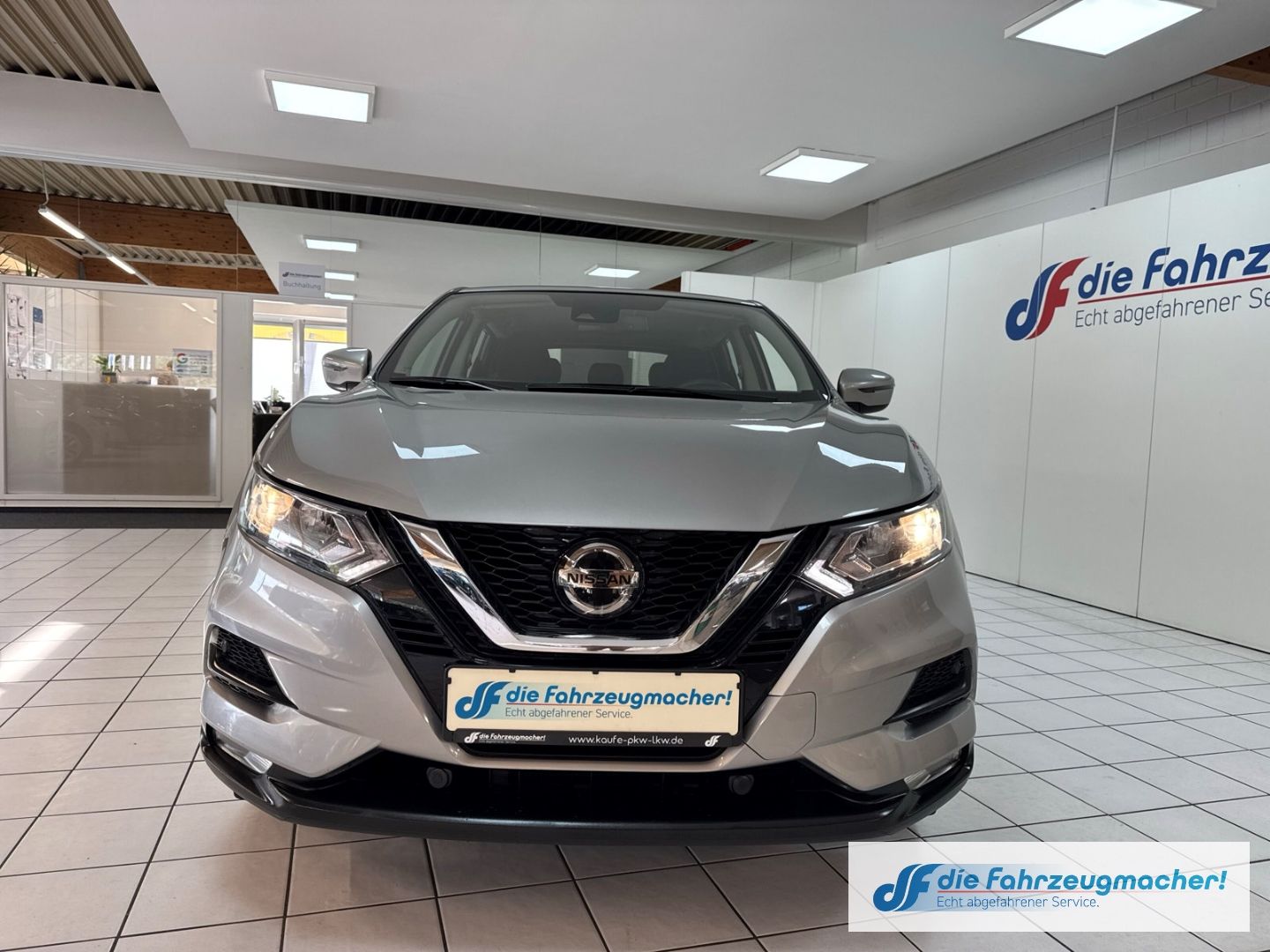 Fahrzeugabbildung Nissan Qashqai Shiro Navi Mehrzonenklima DAB SHZ Spurha
