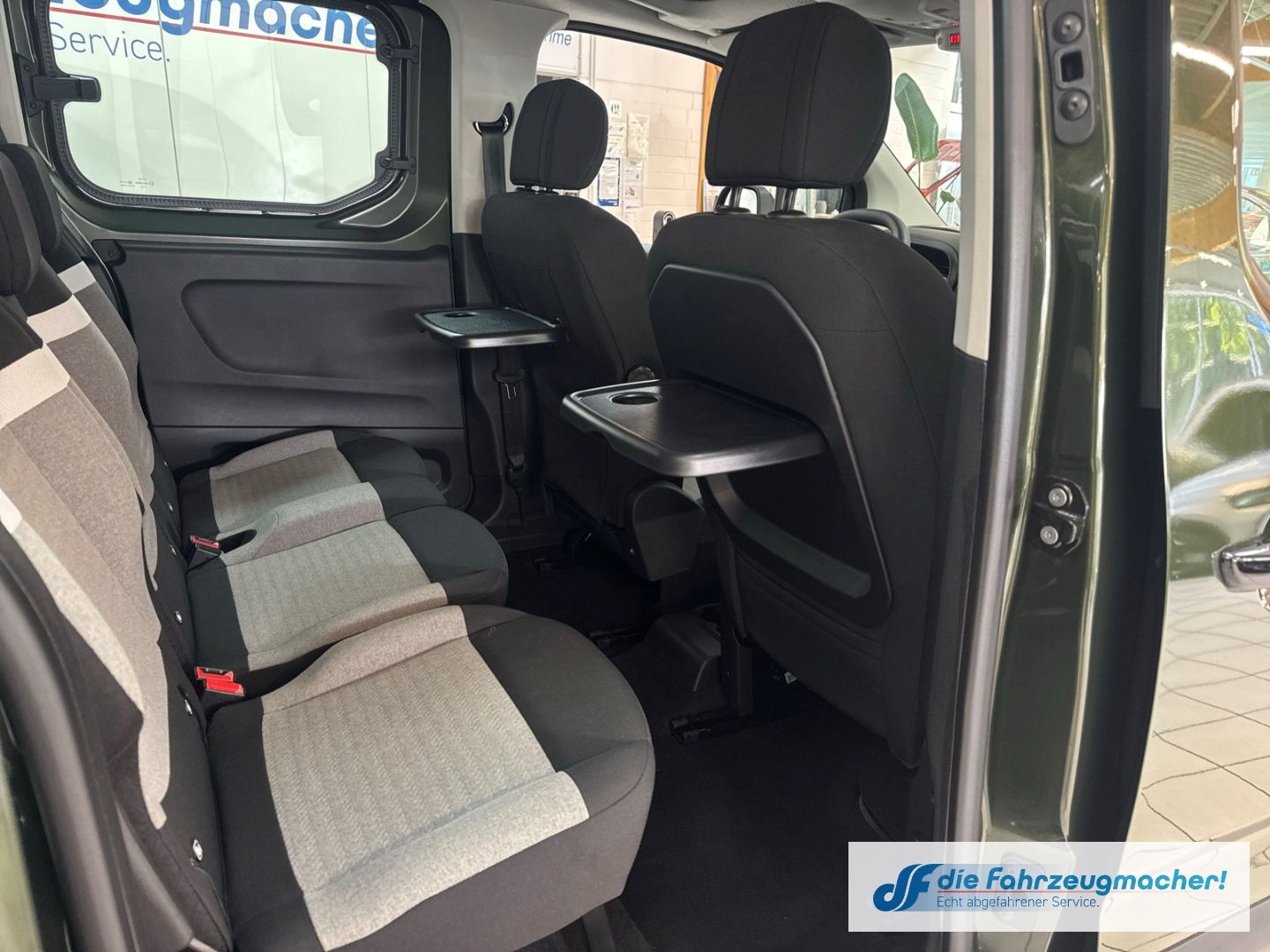 Fahrzeugabbildung Citroën Berlingo Plus Elektro Kombi M LED CarPlay Androi