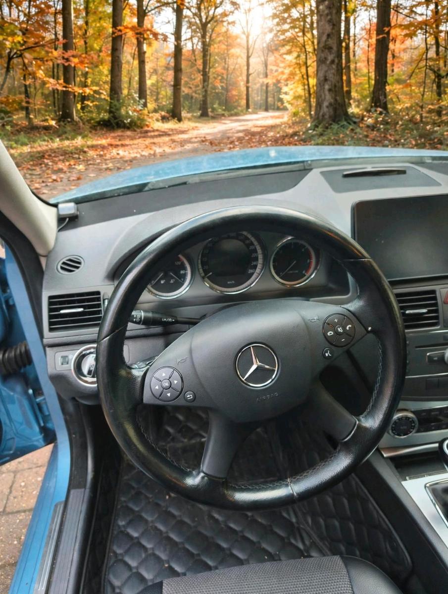 Mercedes-Benz C250 2009 — rear view