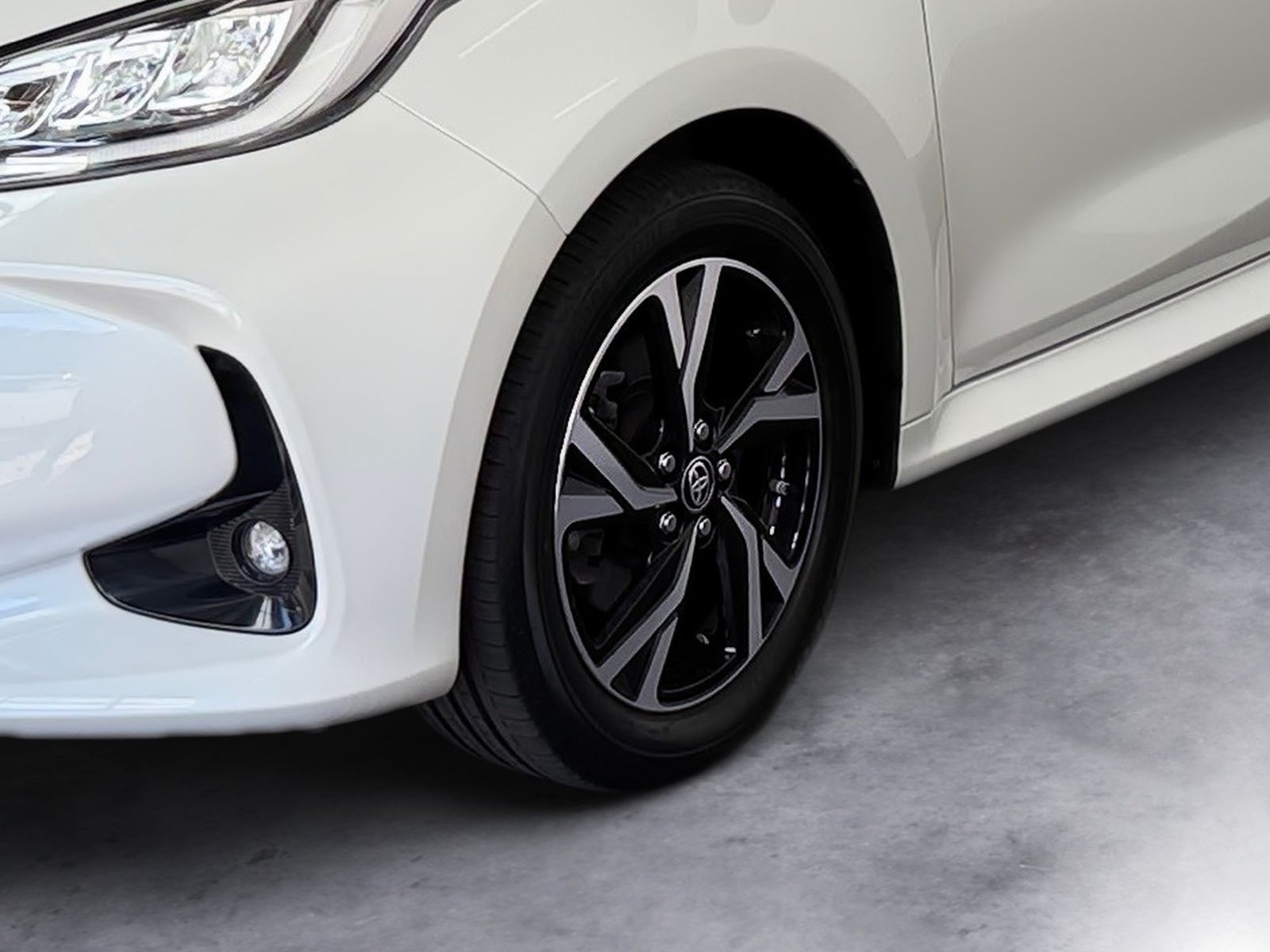 Fahrzeugabbildung Toyota Yaris & 1.5 Black & White Black&White Kam,Sitzhz