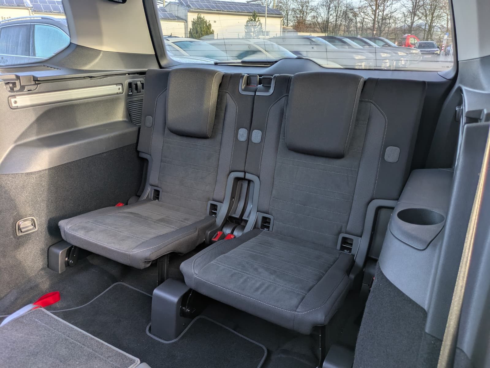 Fahrzeugabbildung Volkswagen Touran 2.0 DSG R-Line High. Pano 7-Si IQ.Dri AHK
