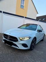 Mercedes-Benz A-Klasse Limousine 200 Automatik  - Mercedes-Benz 200 mit Benzin-Antrieb: Limousine