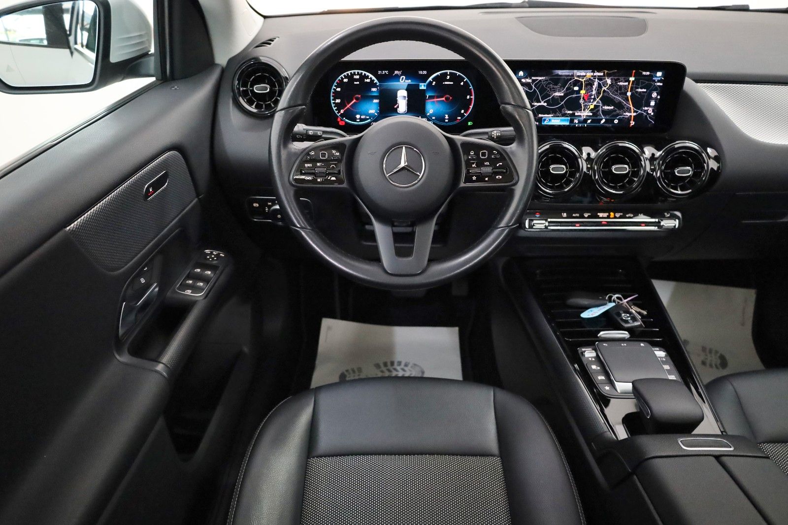Fahrzeugabbildung Mercedes-Benz GLA 200 d,T.Leder,Navi,LED,Kamera,ACC,Panor.,AHK