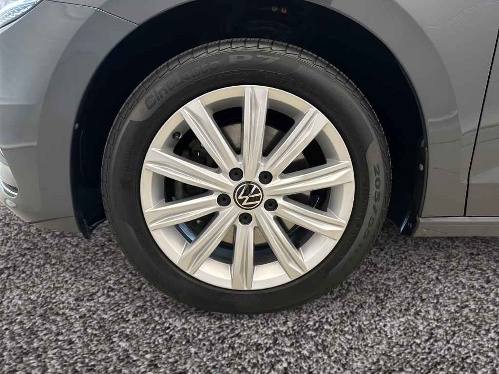 Volkswagen Touran Highline 2,0 TDI DSG 7S AHK LED ACC NAV foto 5