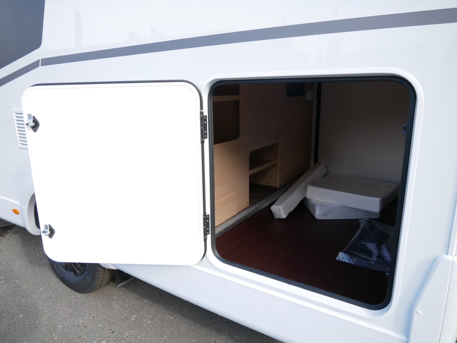 Fahrzeugabbildung Sunlight Adventure T 67 Faltverdunkelung,90L