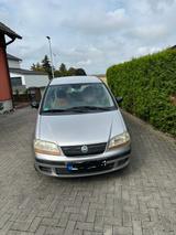 Fiat Idea 1.2 16V Active Active - silberne Fiat Idea