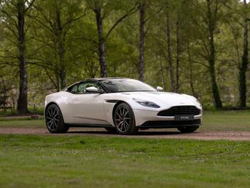 2016 Aston Martin DB11 — фото 2