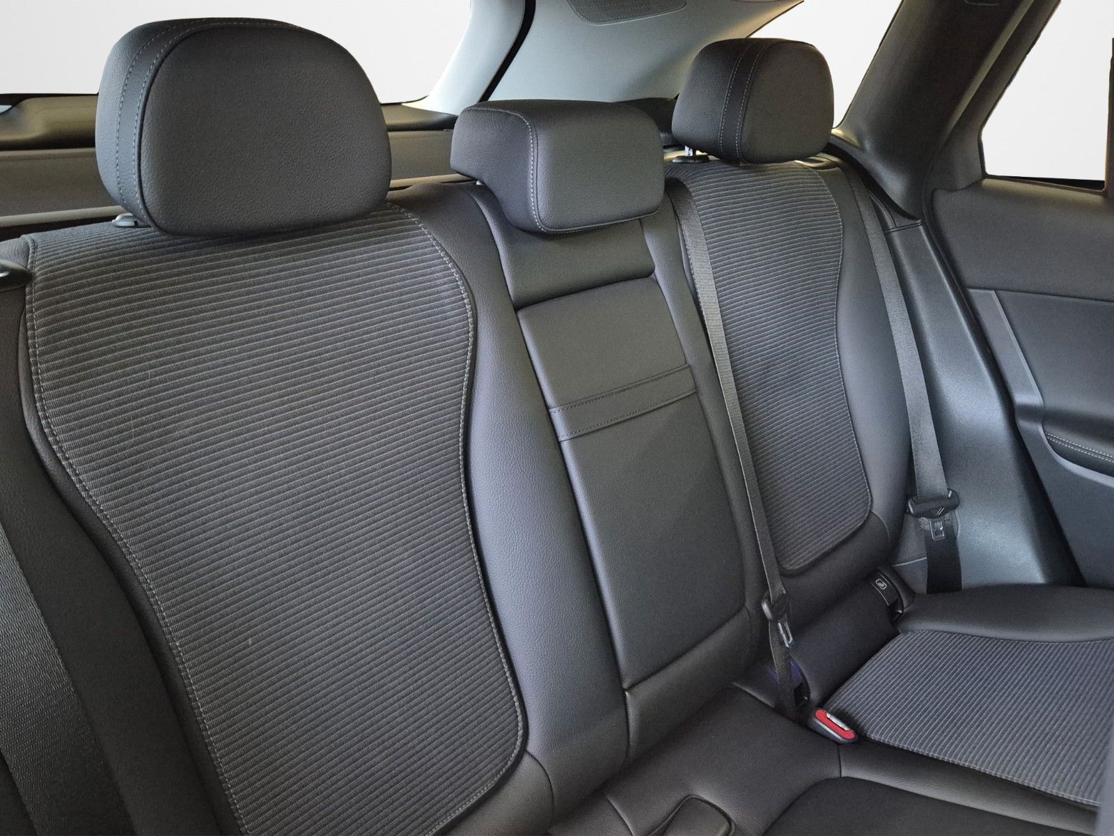 Fahrzeugabbildung Mercedes-Benz GLC300E 4MATIC 360° PANO DIG LIGHT AHK