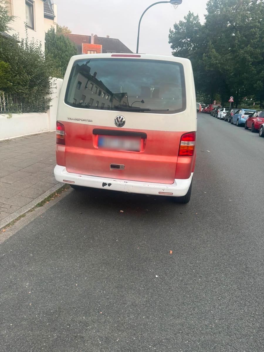 Volkswagen  2006 — rear view