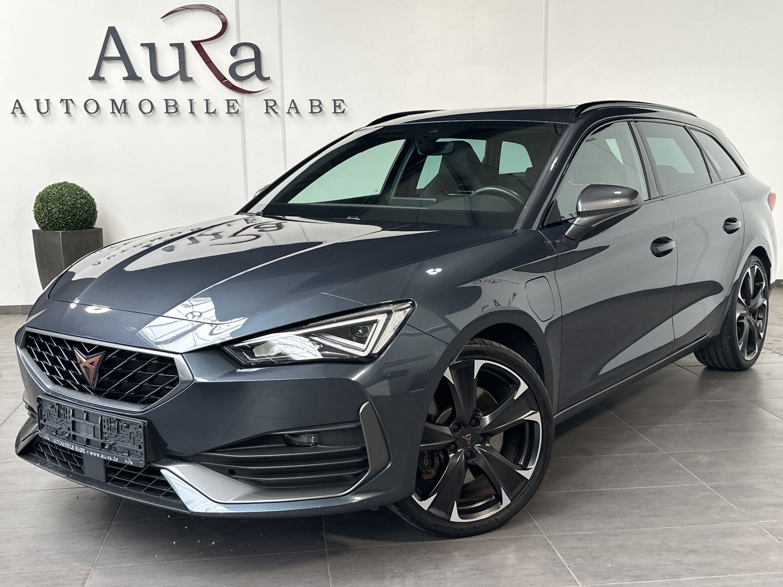 Fahrzeugabbildung CUPRA Leon SpT 1.4 TSI e-Hybrid VZ NAV+LED+ACC+PANO+SH