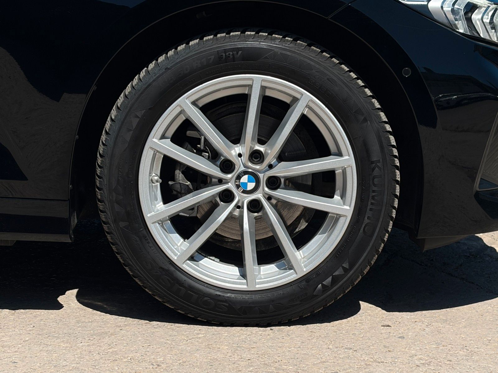 Fahrzeugabbildung BMW 318i Touring CockPit+ Alarm 3Z-Klima Kamera SHZ