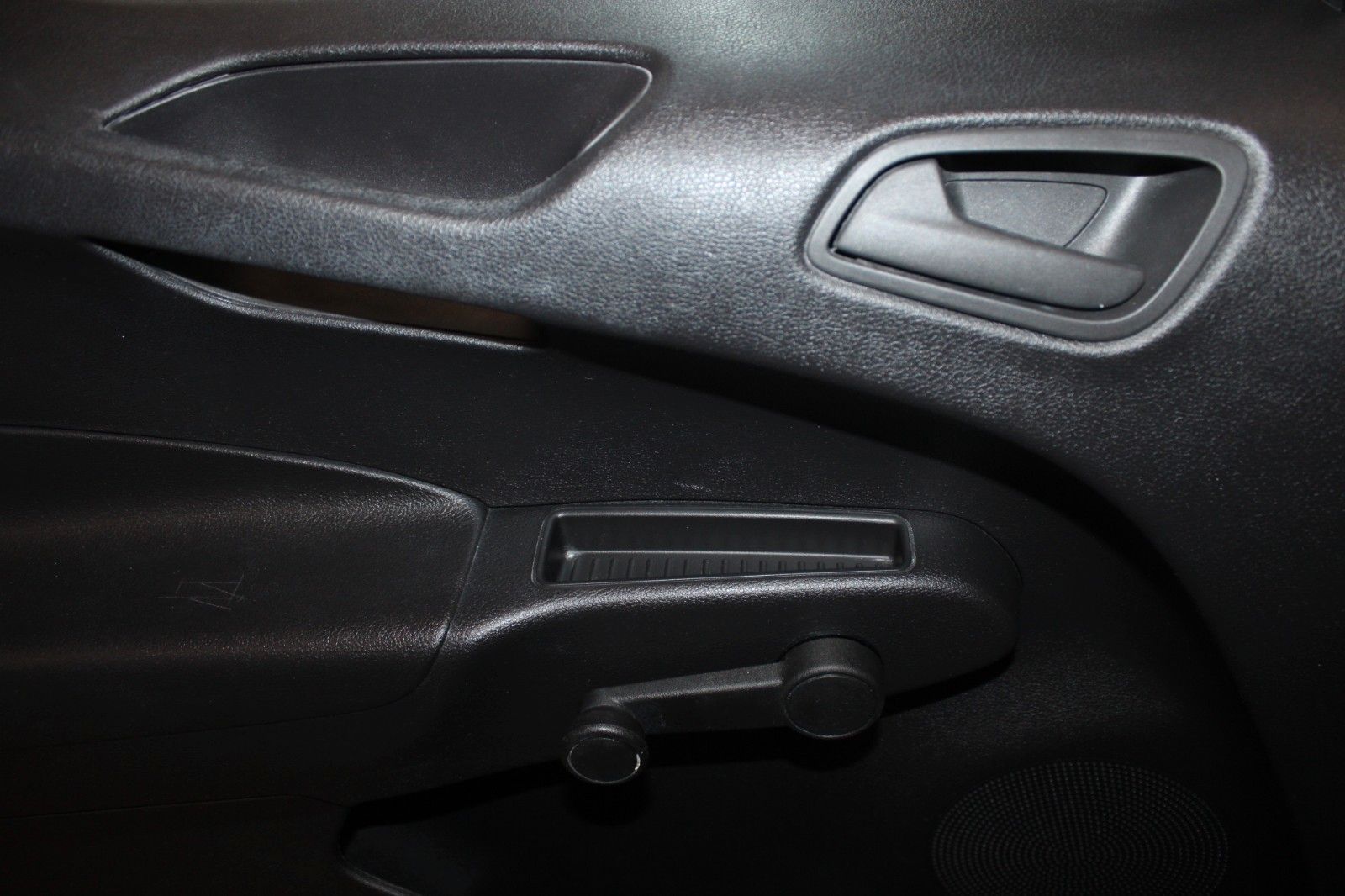 Fahrzeugabbildung Ford Transit Courier Kasten Dachträger