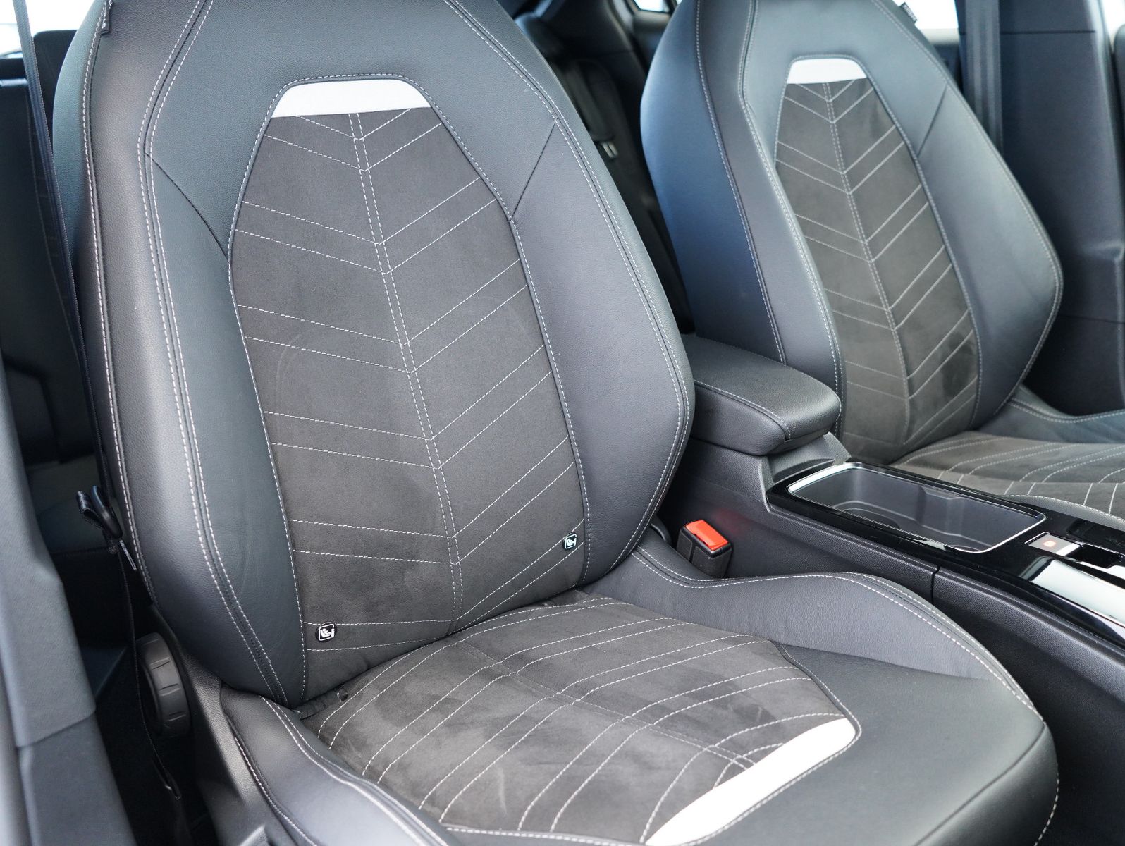 Fahrzeugabbildung Opel Mokka e Ultimate INTELLILUX/ACC/NAVI/SOH