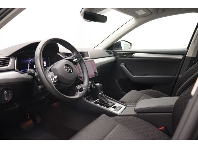 Fahrzeugabbildung SKODA Superb Combi Ambition LED ACC Navi DSG