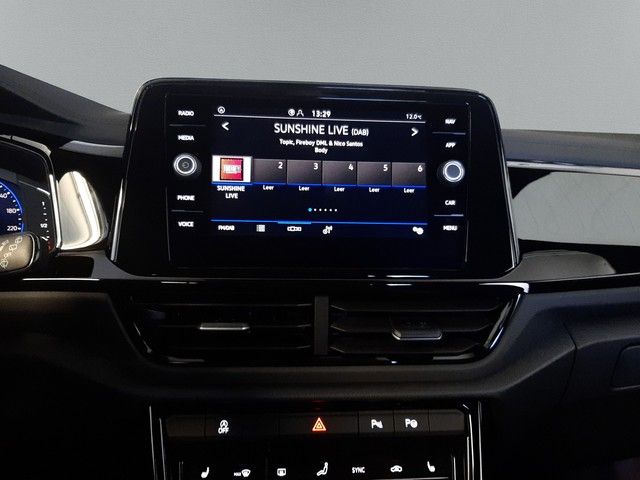 Fahrzeugabbildung Volkswagen T-Roc Black Style 1.5TSI DSG AHK Matrix Massage