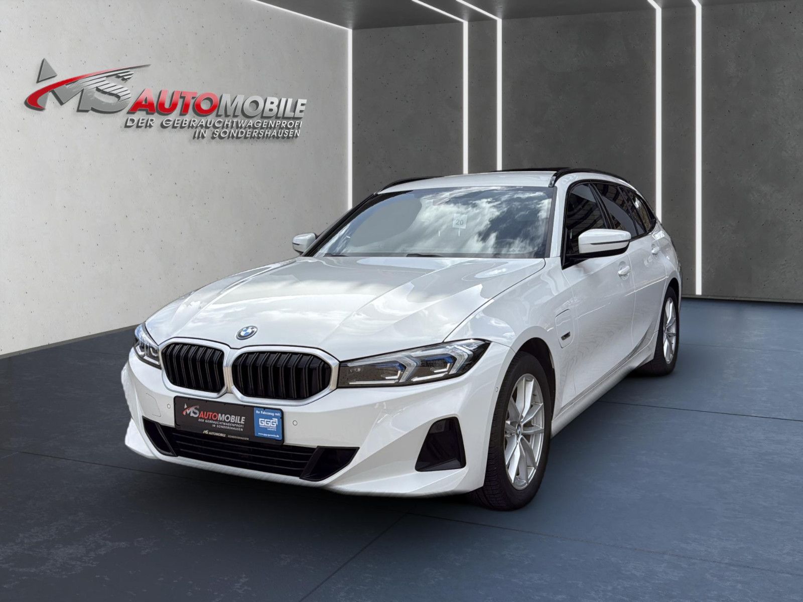 BMW 330e Touring+1.HAND+HUD+AHK+LED+HIFI+R.KAMERA
