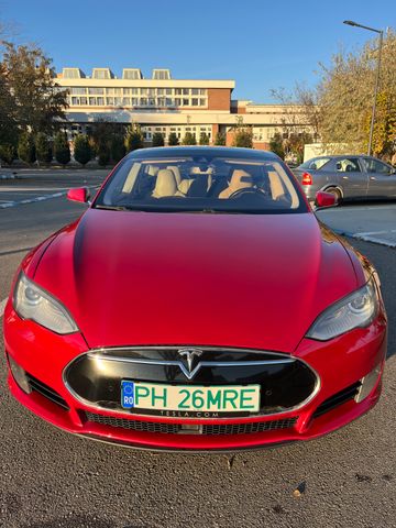 Tesla Model S 85D - FREE SUPERCHARGE 