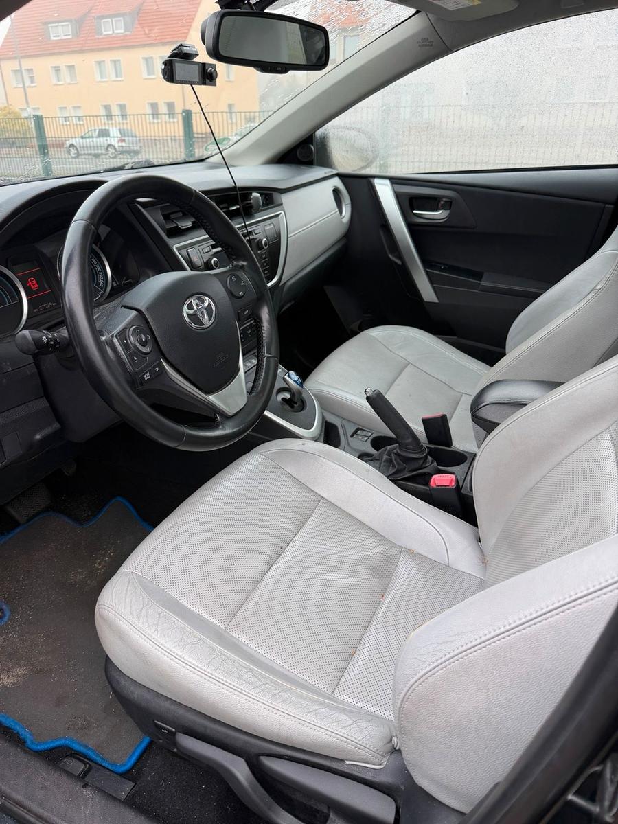Toyota Auris 2014 — photo 9
