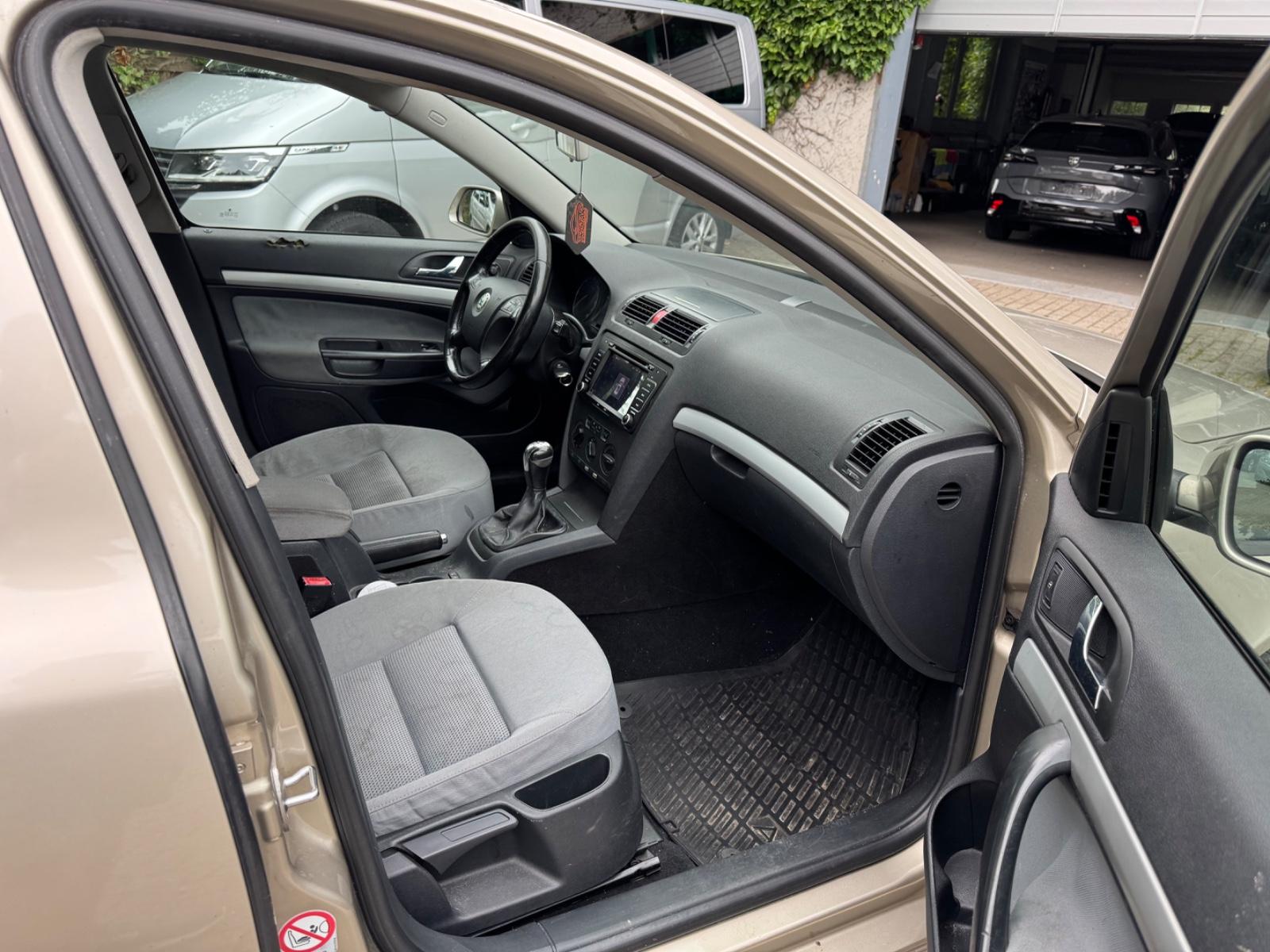 Skoda Octavia 2005 — photo 19