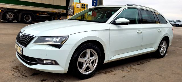 Skoda Superb Combi Style/Aut/190PS/Navi/SHZ/Garantie