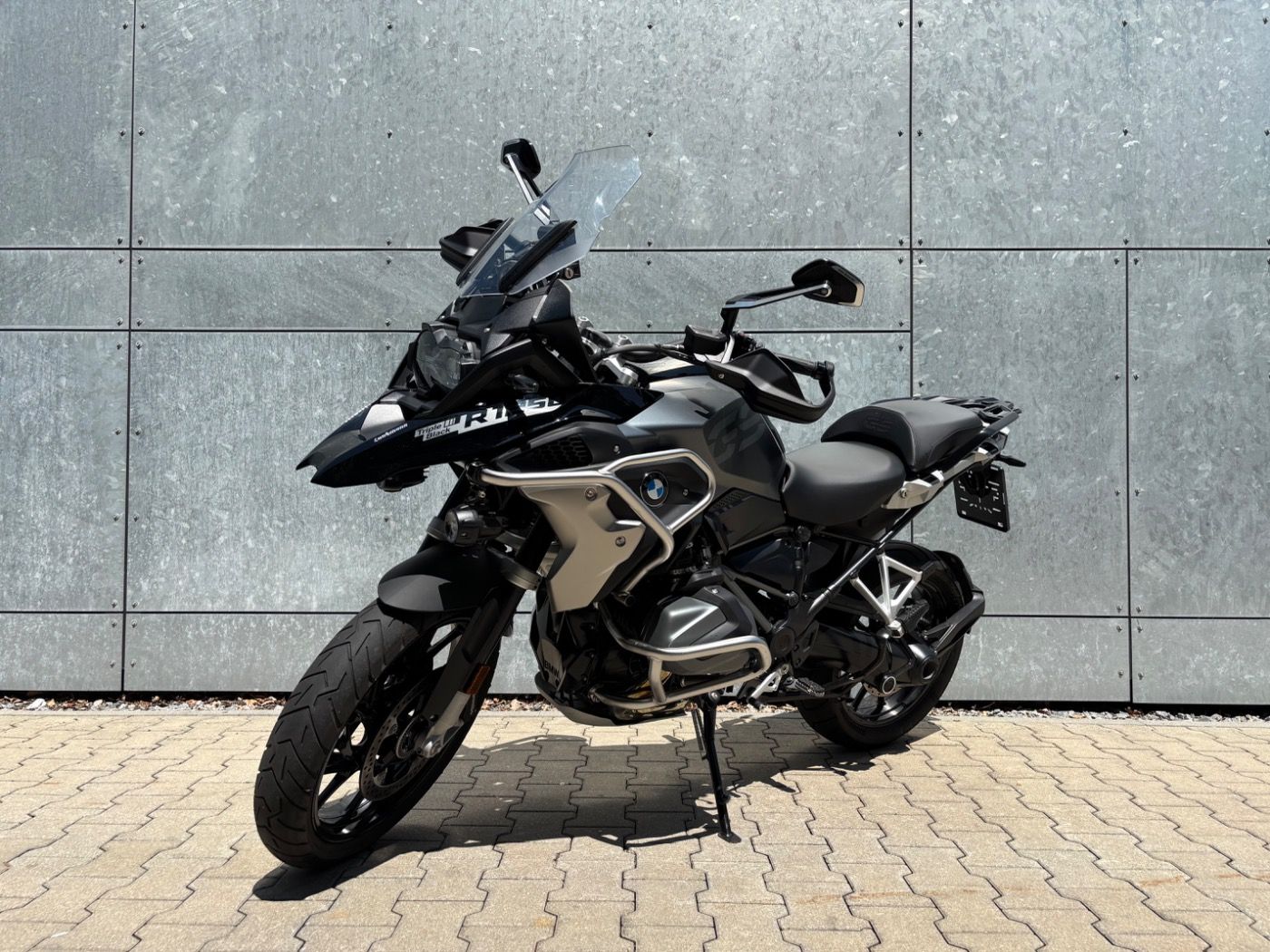 Fahrzeugabbildung BMW R 1250 GS Triple Black Öl inlcusive