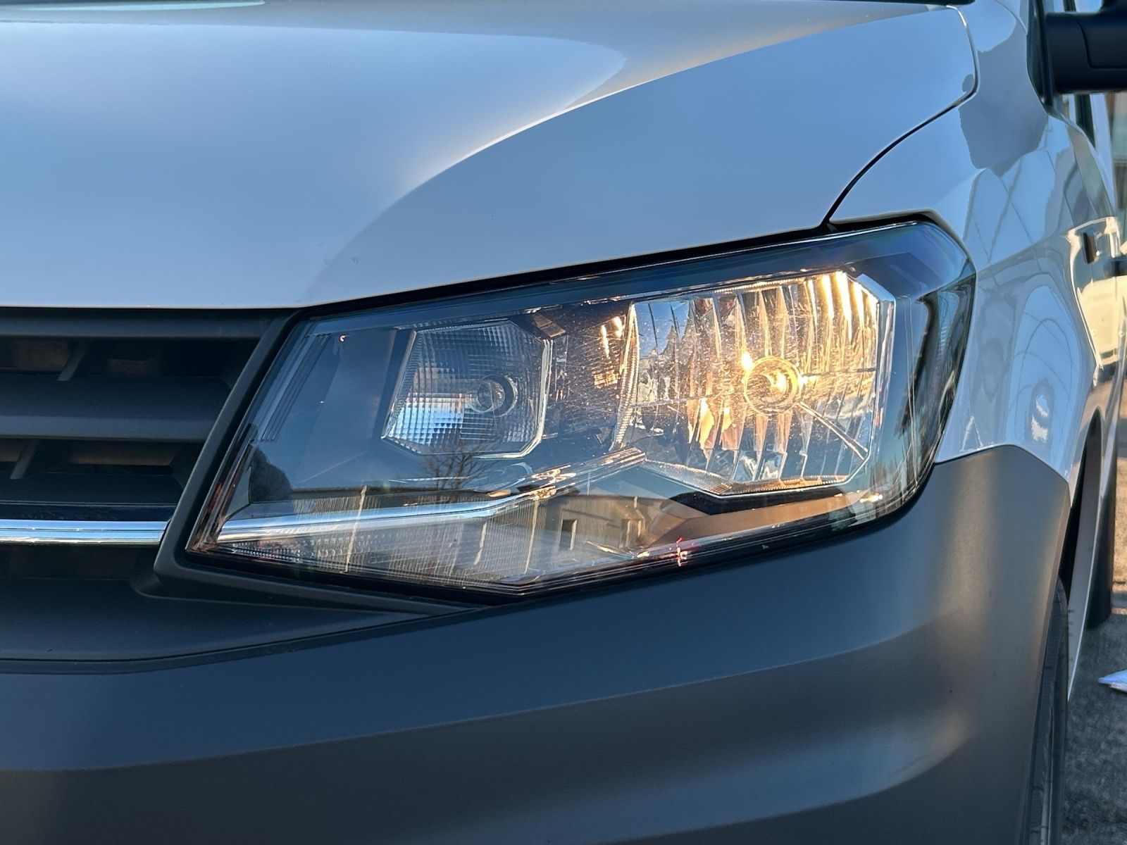 Fahrzeugabbildung Volkswagen Caddy Kasten Maxi TDI DSG AHK RearView Navi Klim