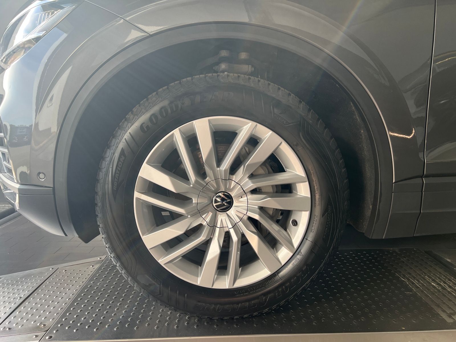 Fahrzeugabbildung Volkswagen Touareg 3.0 TDI 4MOTION *AHK, LED, Luft, ACC, 19