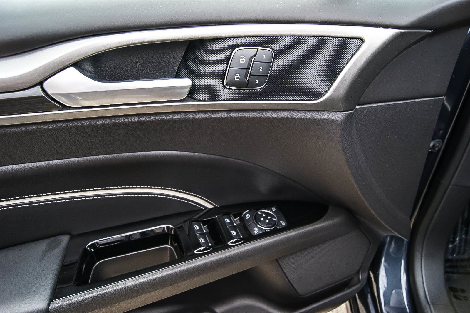 Fahrzeugabbildung Ford Mondeo Turnier 2.0 Hybrid Vignale 1.HAND ANHÄNZV