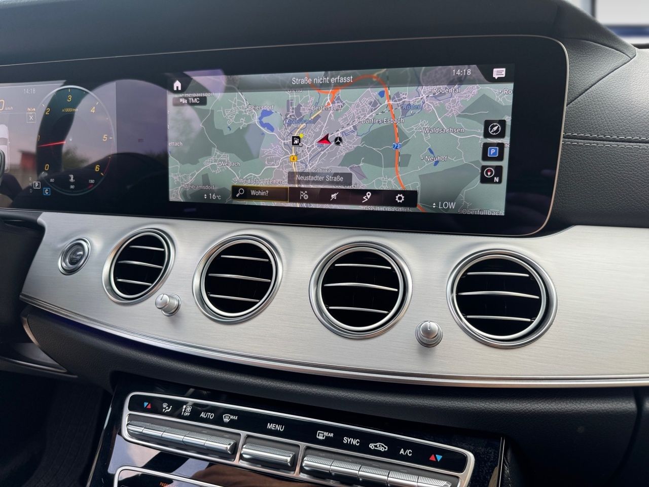 Fahrzeugabbildung Mercedes-Benz E 200 d T AMG+NIGHT+AMBIENTE+CARPLAY+EL.HECKKL++