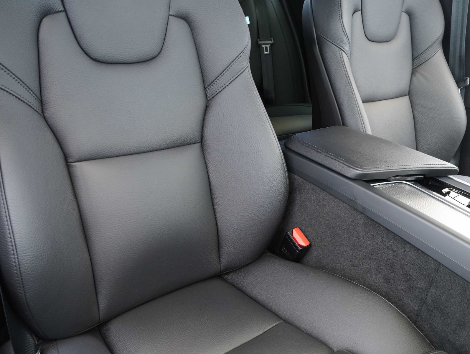 Fahrzeugabbildung Volvo V60 B4 D Plus Dark LEDER/NAVI/LED/ILS/CAM