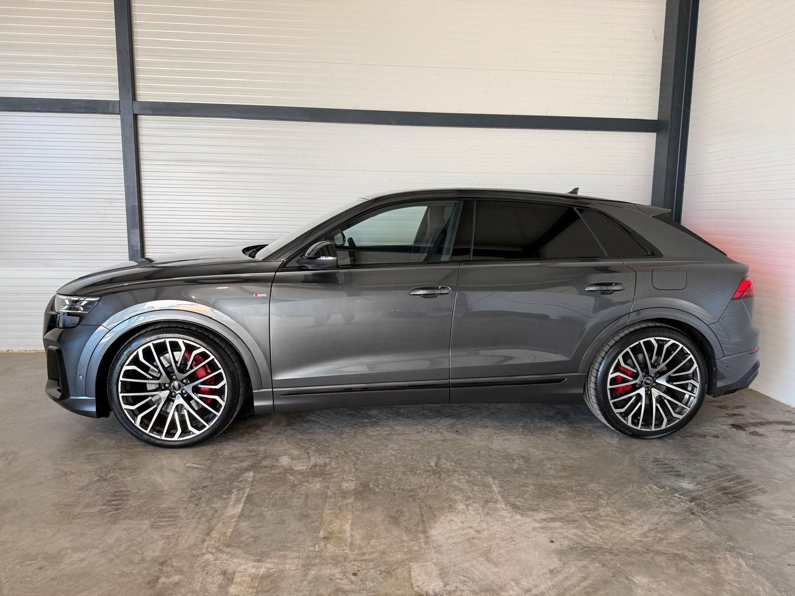 Audi Q8 60e CARBON /ROTE NÄHTE/HUD/23"/AHK/PANO imagem 3