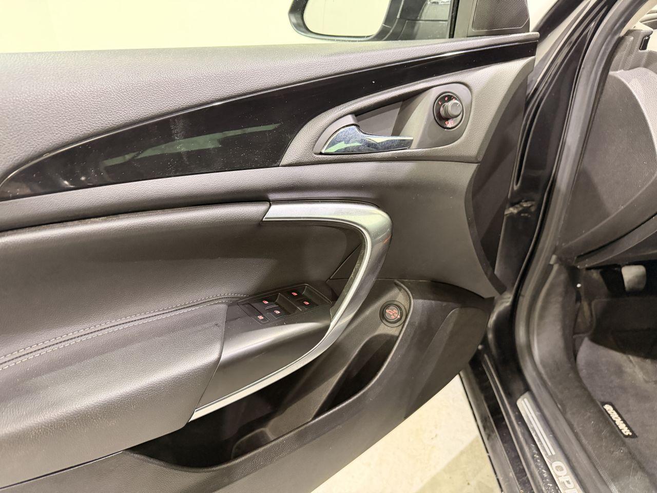 Opel Insignia 2010 — photo 29