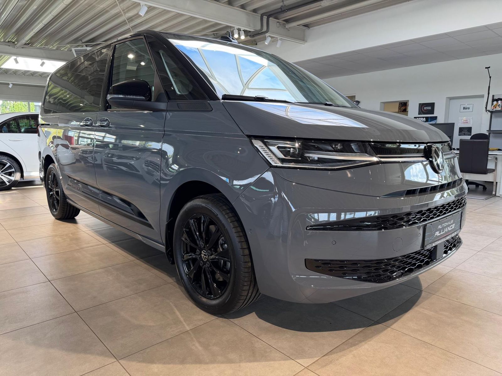 Volkswagen T7 Multivan Edition lang 7-Sitzer Matrix-LED foto 3