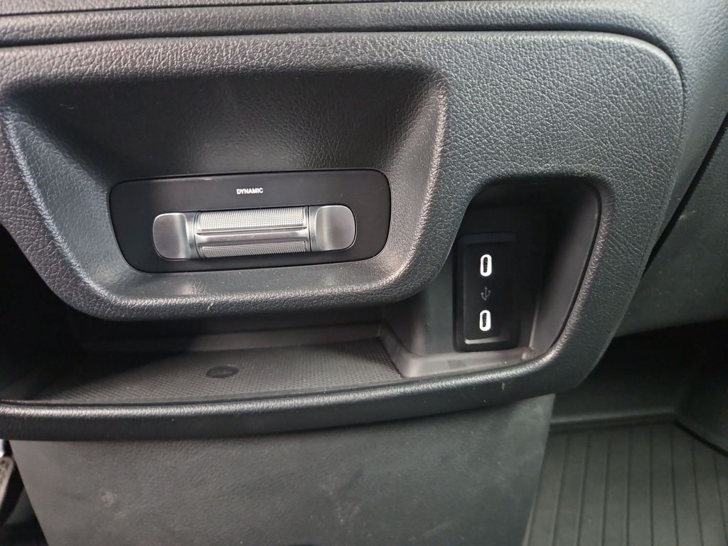 Fahrzeugabbildung Mercedes-Benz Vito 114 Kasten lang LED Flügeltüre 2,5t AHK