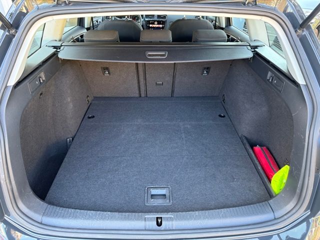 Fahrzeugabbildung Volkswagen Golf VII Variant 1.5 TSI COMFORTLINE NAVI KAMERA
