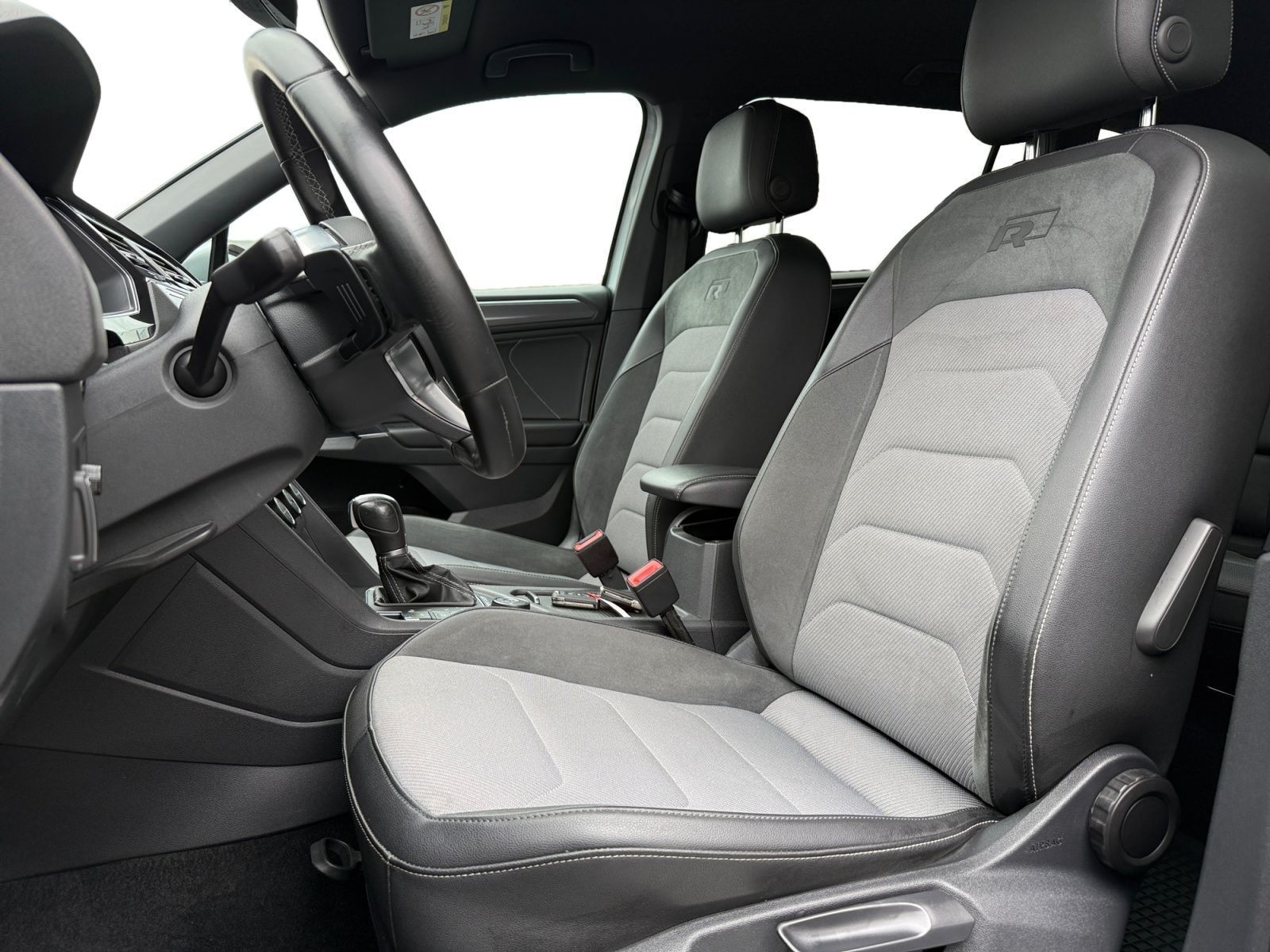 Fahrzeugabbildung Volkswagen Tiguan Allspace 2.0 TDI R-LINE 7 SITZE 20" AHK