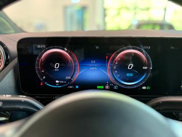 2021 Mercedes-BENZ EQA — миниатюра 38