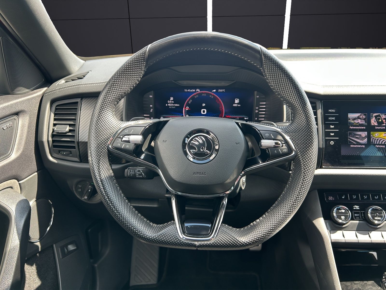 Fahrzeugabbildung SKODA Kodiaq TDI Sportline DSG 4x4 Matrix AHK Navi VC