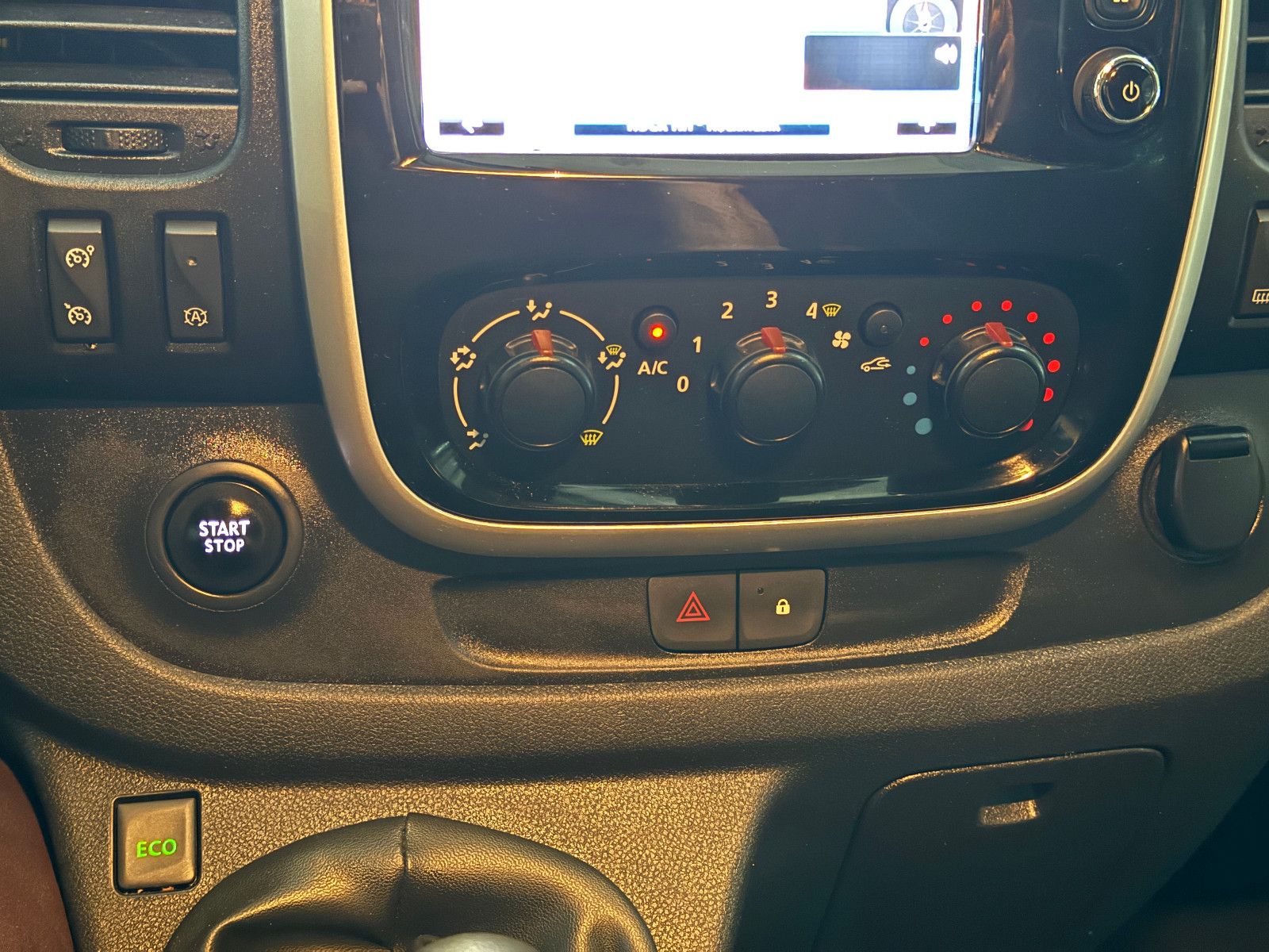 Fahrzeugabbildung Renault Trafic 1.6 DCI EXPRESSION 9-SITZER CAMPER STHDHZ