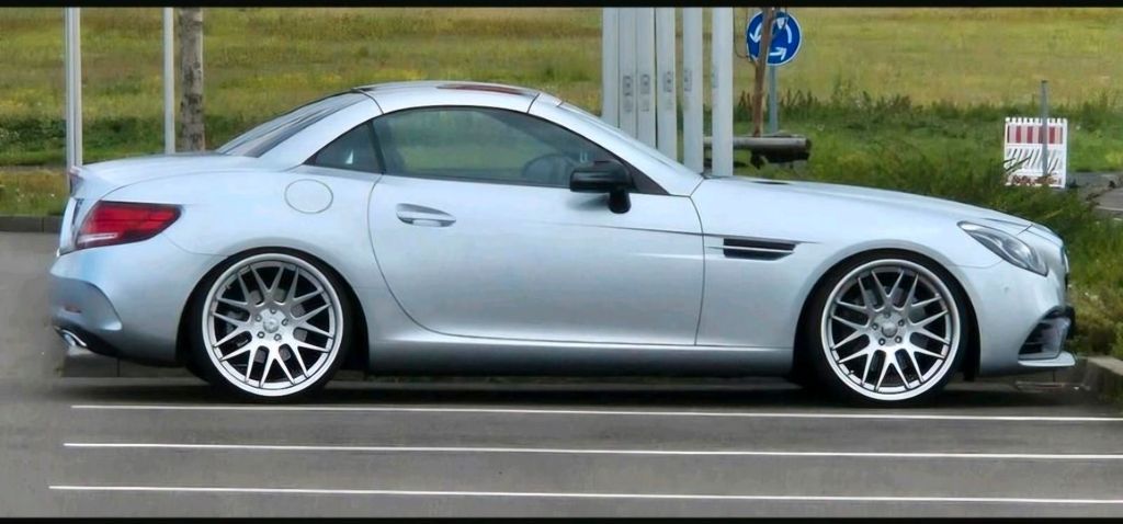 Image of Mercedes-Benz SLC 300
