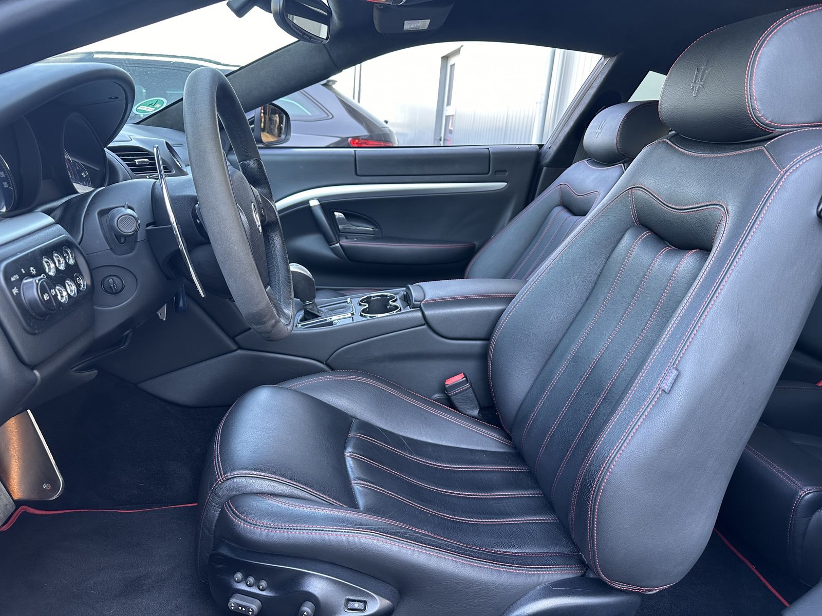 Fahrzeugabbildung Maserati GranTurismo S 4.7 V8 NAV+XEN+TEMPOMAT+2HD+20ZOLL