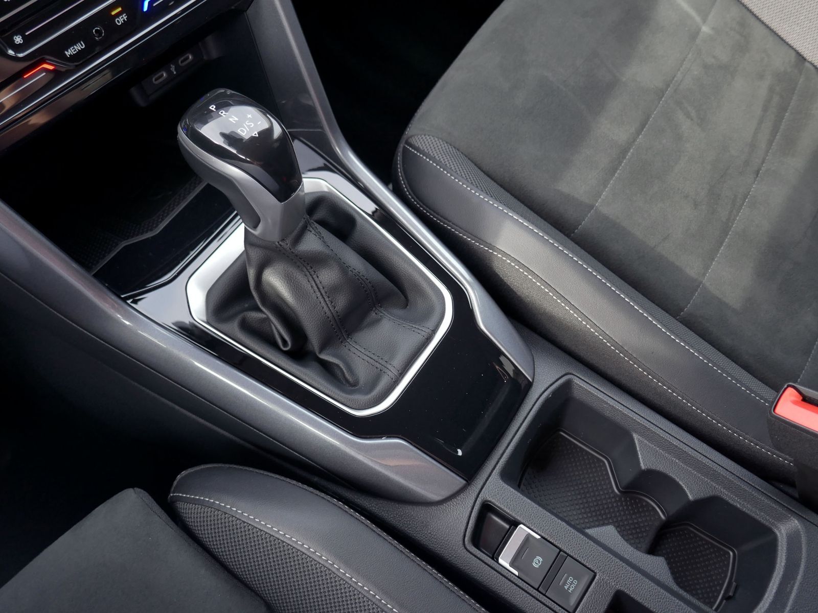 Fahrzeugabbildung Volkswagen T-Roc Style 1.5 TSI DSG | LED AHK PDC ACC