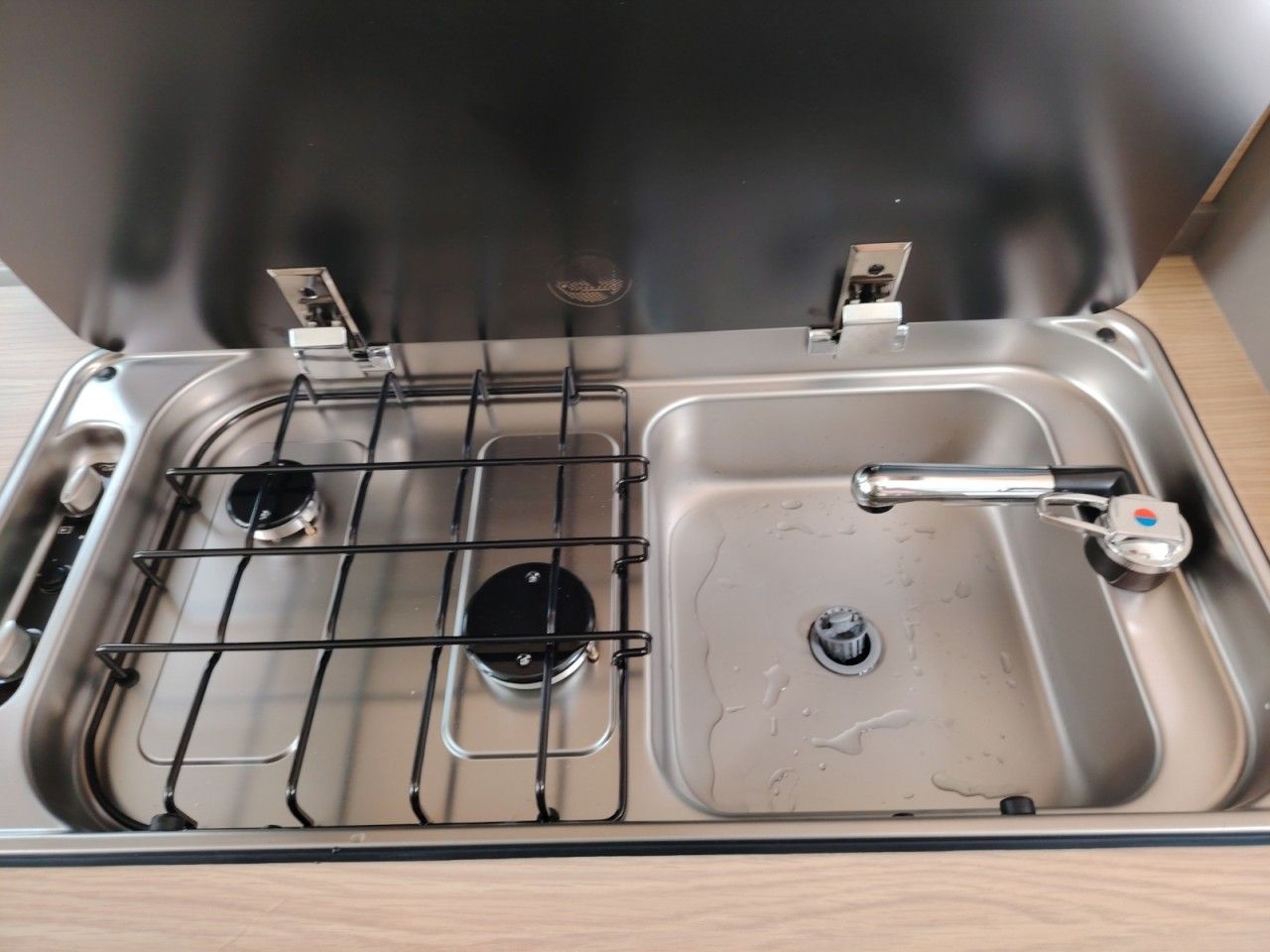 Fahrzeugabbildung LMC Innovan 603 Edition 70 Jahre Markise