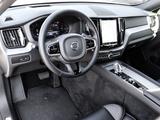 Volvo XC60 Ultimate Dark Recharge Plug-In Hybrid AWD T - : Geländewagen, Awd