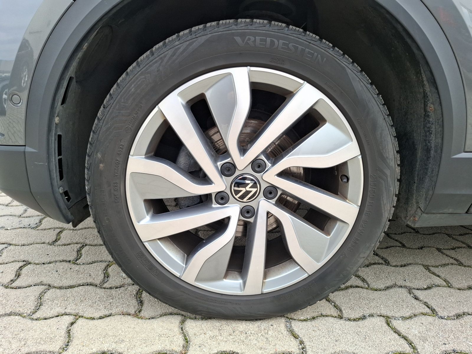 Fahrzeugabbildung Volkswagen T-Roc TSI Style LED AHK Navi AID ACC RFK SH 18"