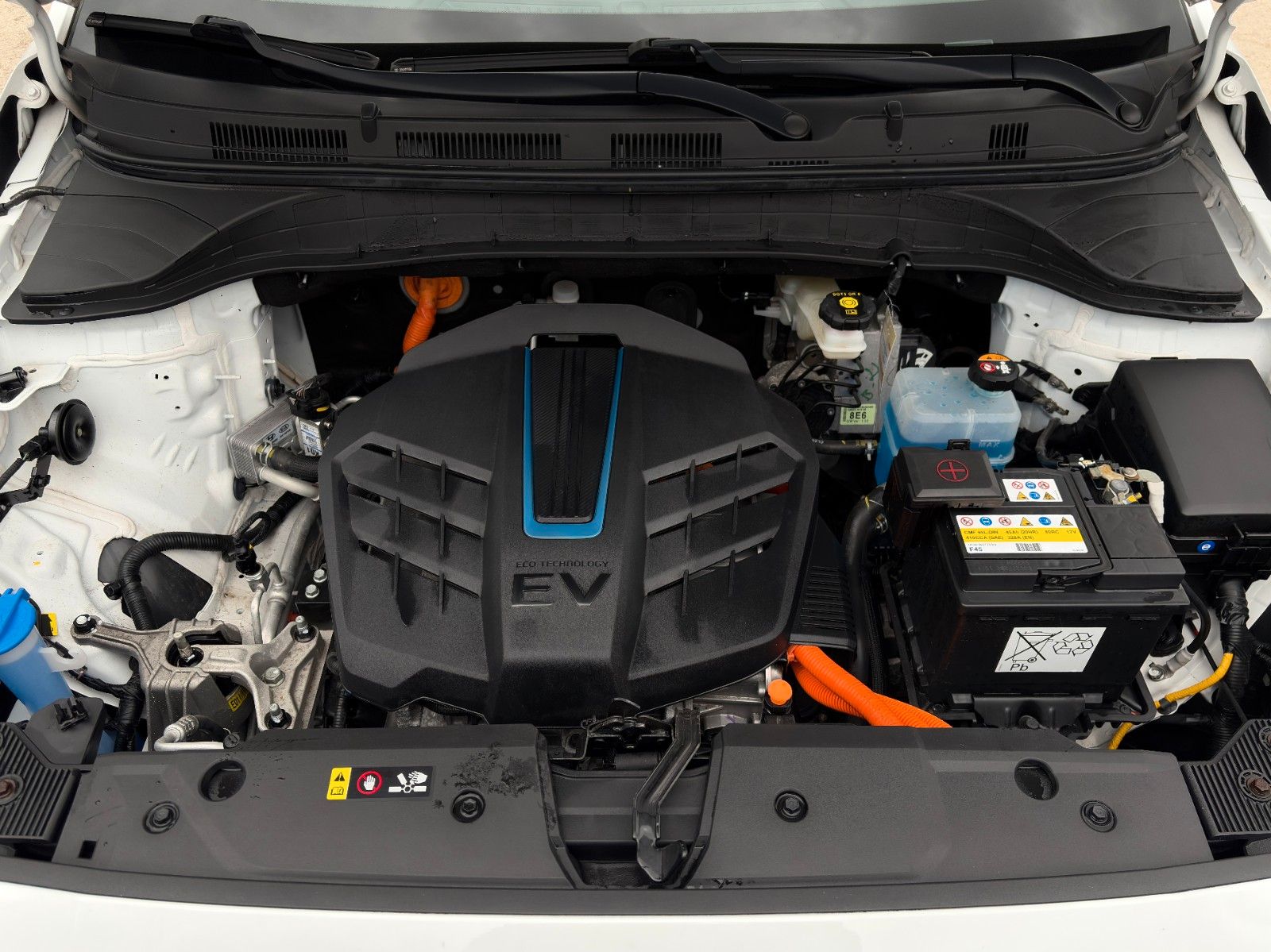 Fahrzeugabbildung Hyundai KONA E Select SHZ LHZ ACC PDC LFA LKA CAM CarPl.