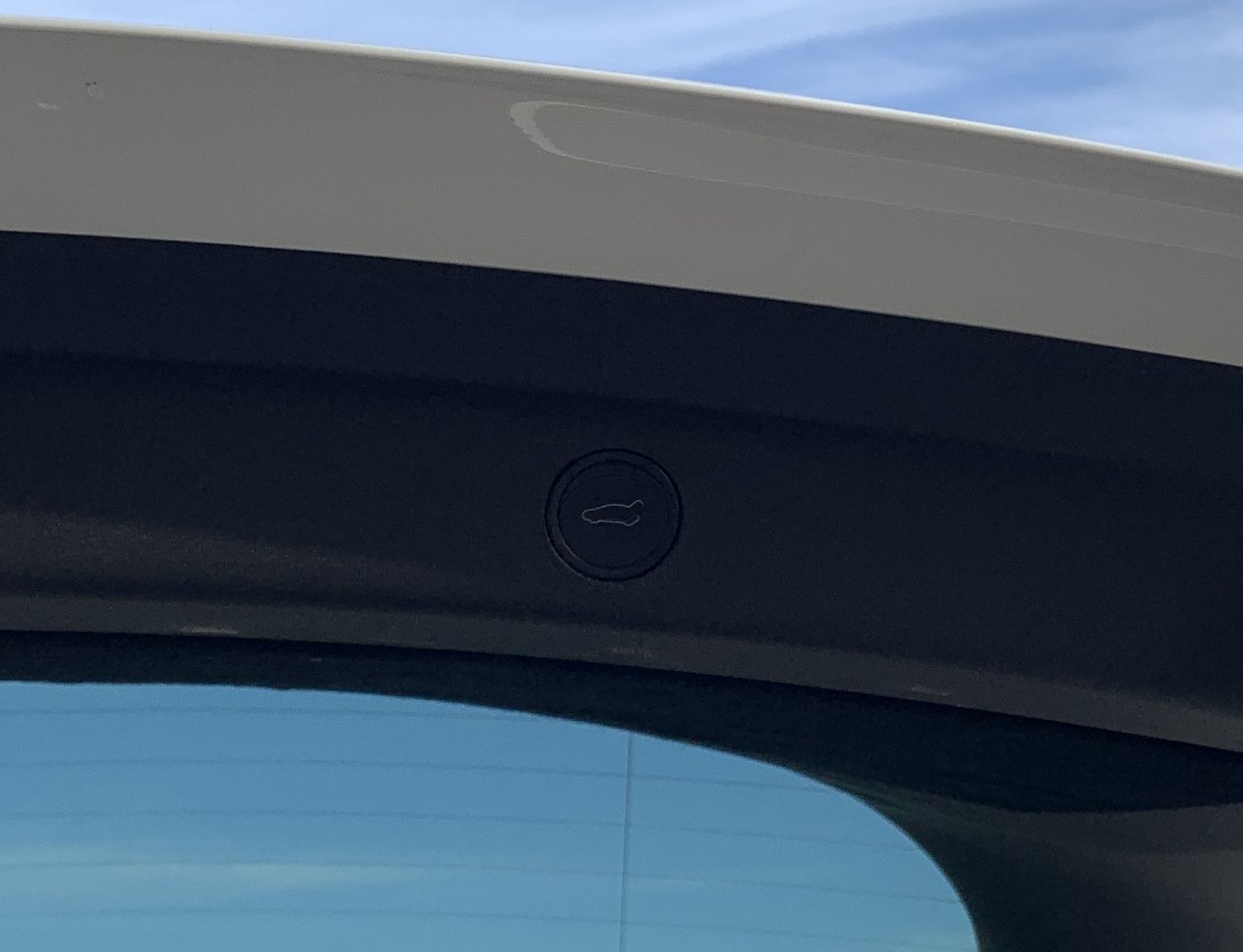 Fahrzeugabbildung Tesla Model Y Long Range Dual AWD*AHK*Keyless*Cam*Pano